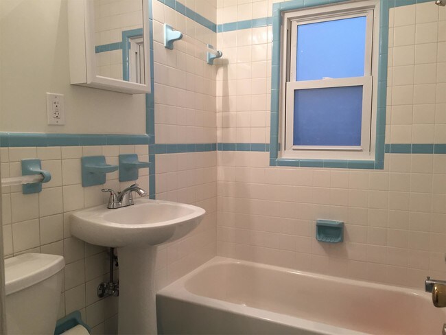 Building Photo - 394 Jackson St