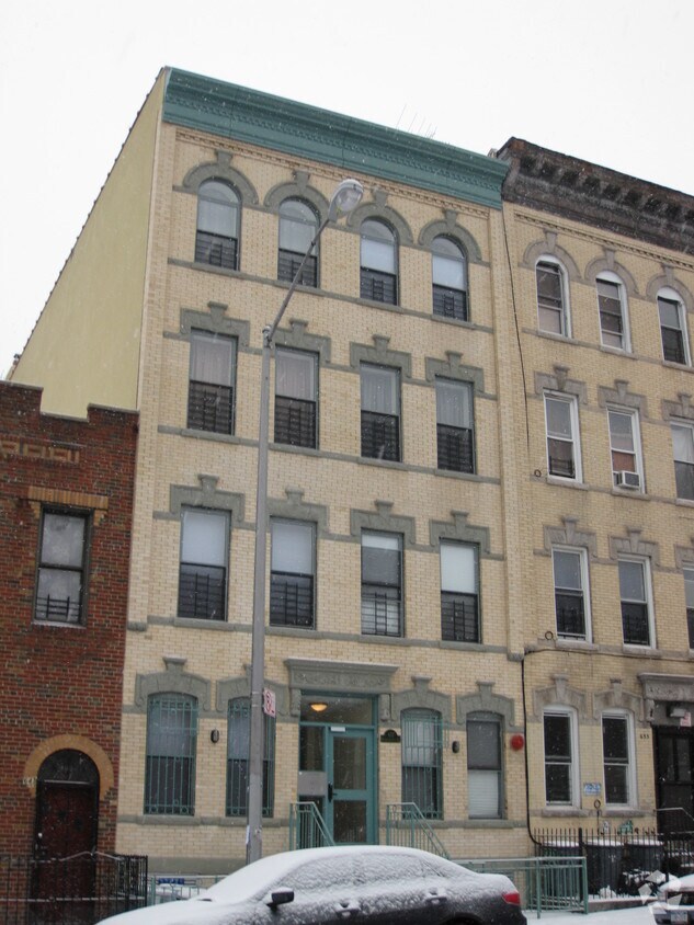 Building Photo - 651 Knickerbocker Ave