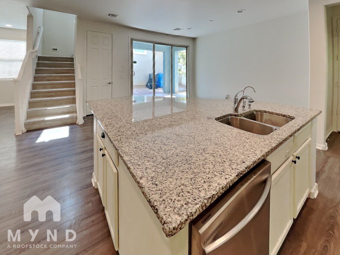 Foto principal - 3886 East Robert Street