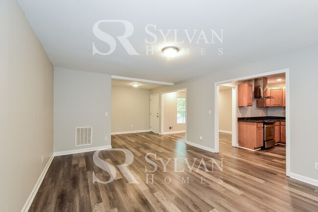 Building Photo - Updated 3 bedroom rancher!