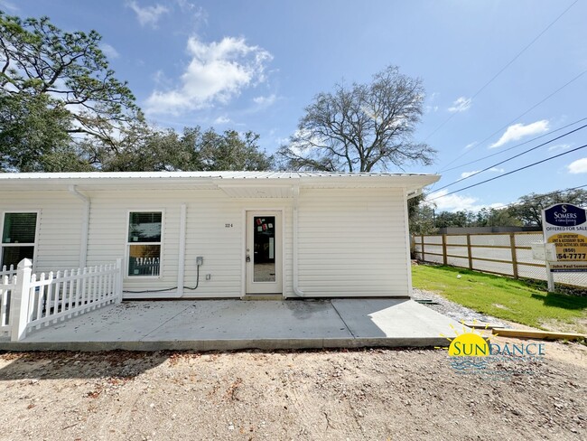 Building Photo - Charming & Centrally Located Duplex 2BR in Fort Walton Beach!