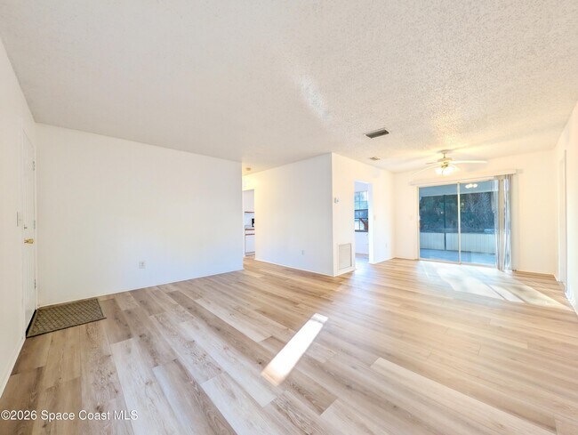 Foto del edificio - 6598 Bamboo Ave