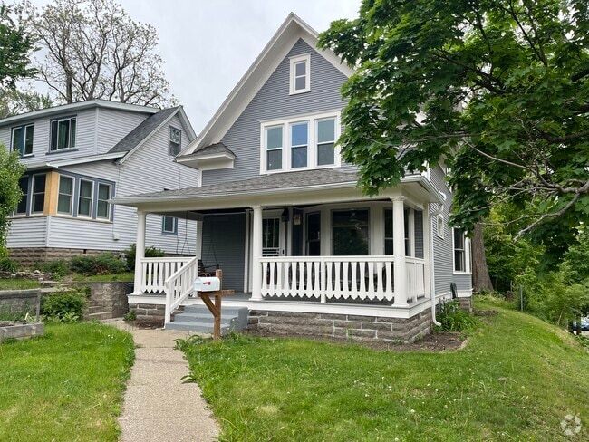 Building Photo - 1054 Desoto St