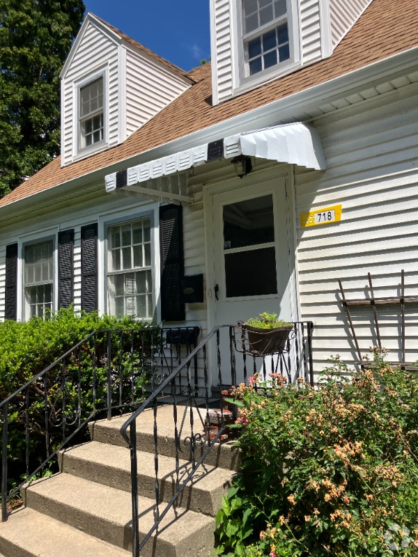 Building Photo - 718 W Olin Ave