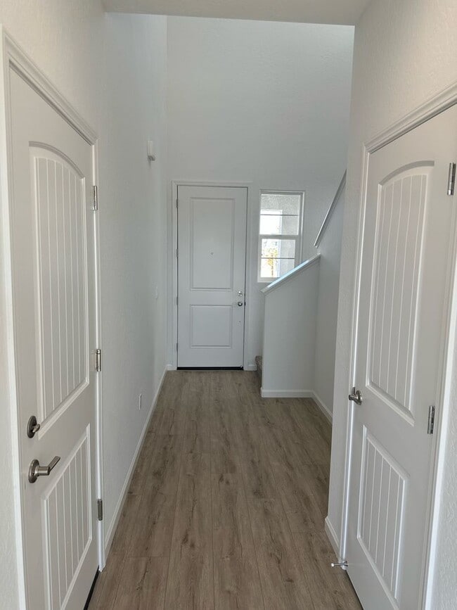 Building Photo - 1103 W. PAYSON AVE. - 3 BEDROOM 2.5 BATHRO...