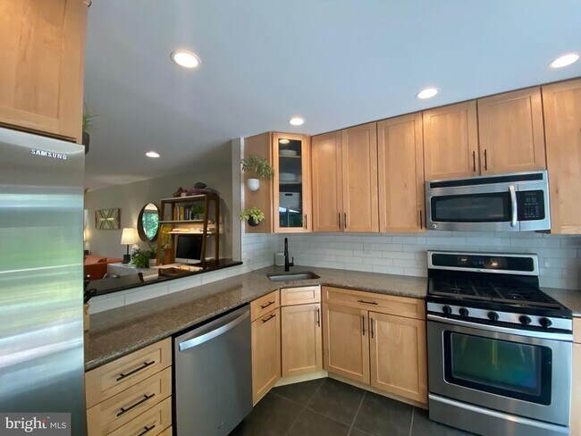 Foto del edificio - 43 Watertown Ct