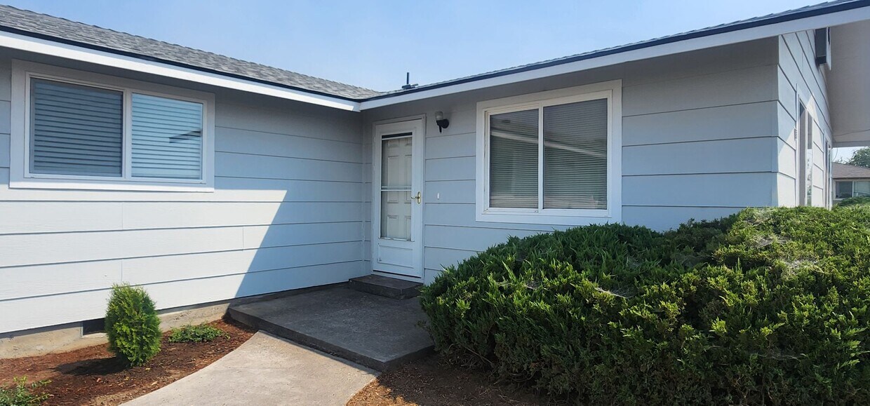 41114113 SW Bear Dr Unit 4113, Madras, OR 97741 Room for Rent in