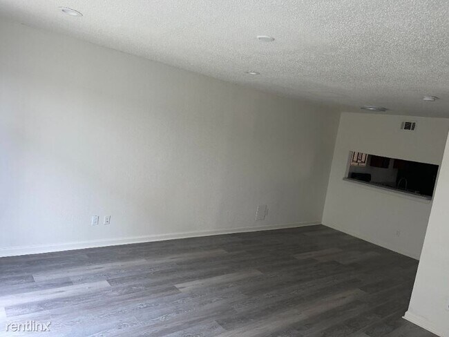 Building Photo - 2 br, 2 bath Townhome - 5947 Tullis Dr