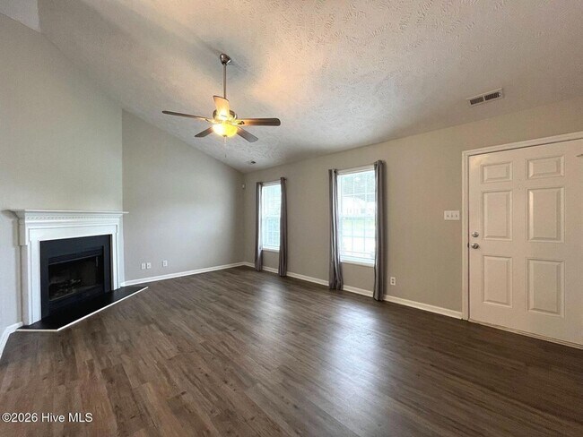 Foto del edificio - 477 Northwoods Dr