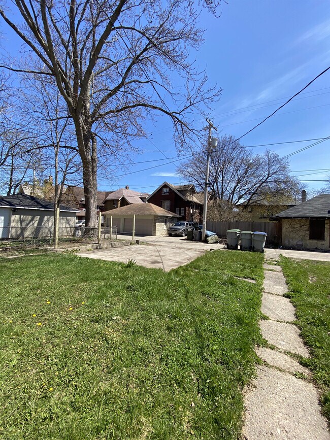 Building Photo - 2444-2446 N 44th St