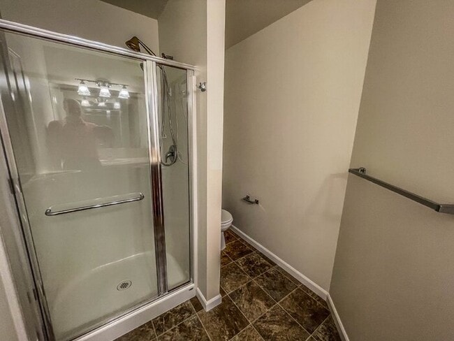 Foto del edificio - 3 Bed 2.5 Bath 2 Car Garage 1493sf Low maintenance yards. Prime Location.