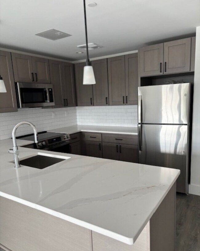 Foto del edificio - 180 Deer Park Ave