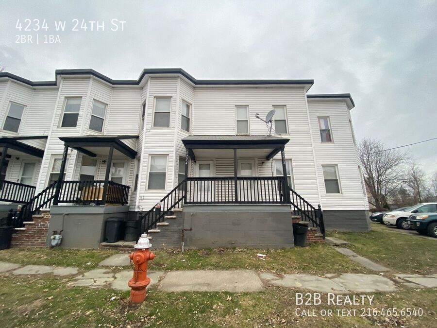 Primary Photo - Charming Two-Bedroom Multi-Family Home wit...