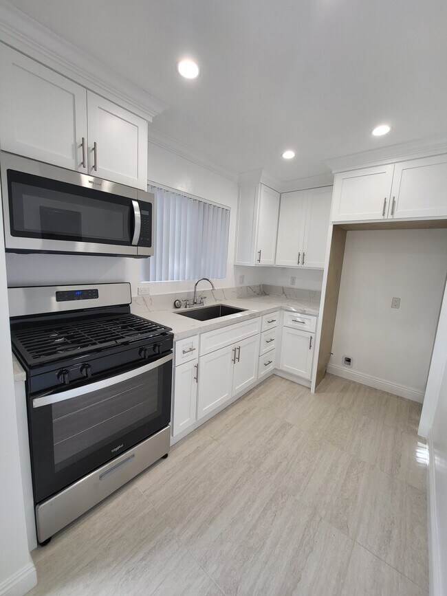 Foto del edificio - 8919 Longden Ave