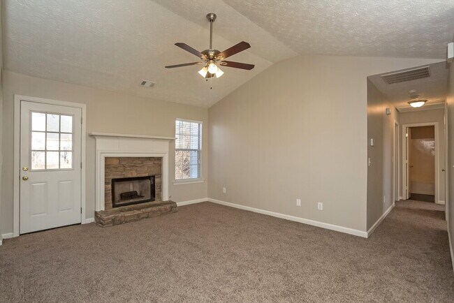 Foto del edificio - 430 Summer Hill Cir