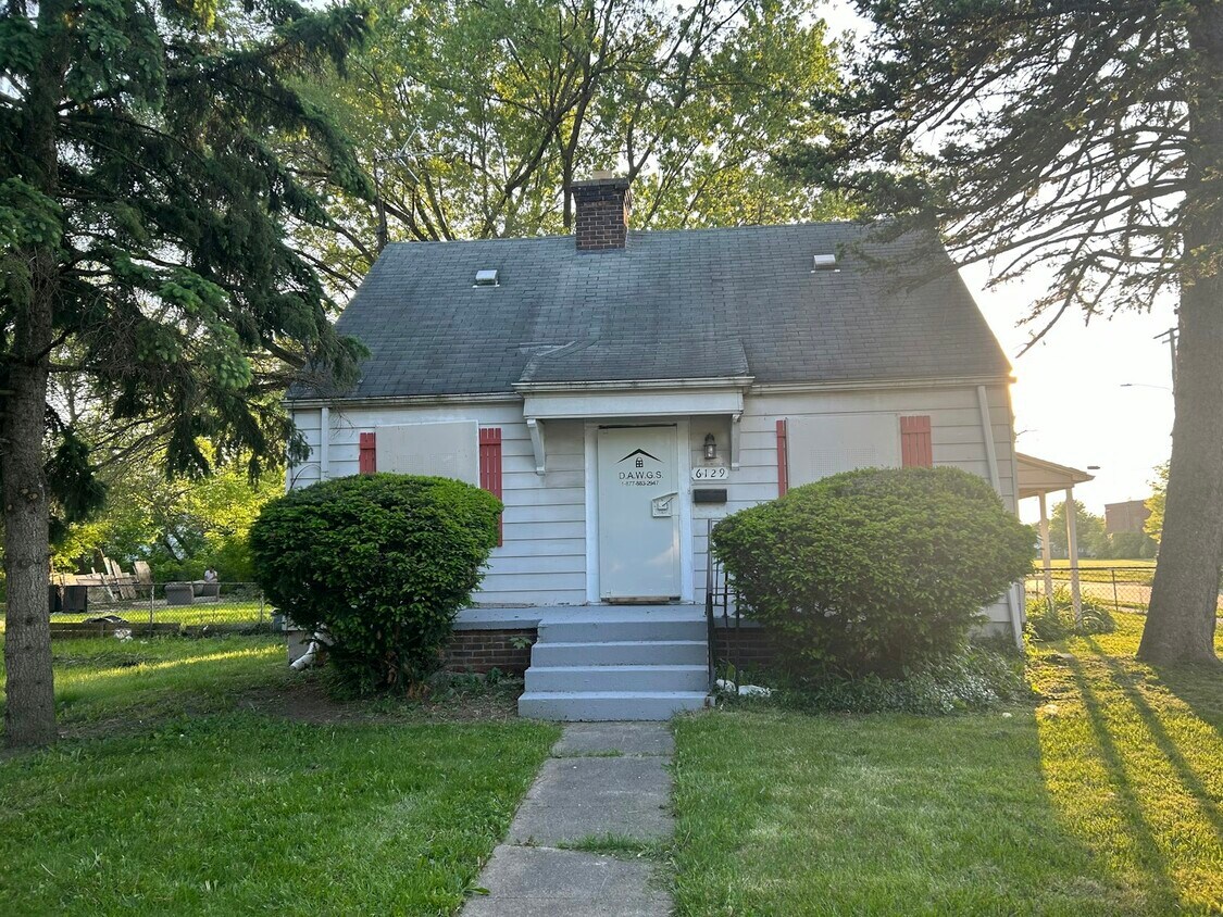 Primary Photo - 6129 Minock Street