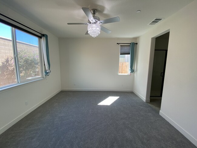 Building Photo - 1419 Cheetah St
