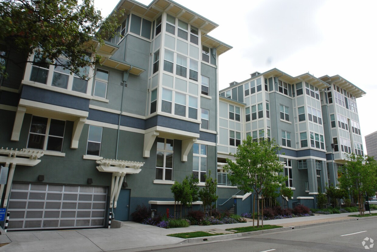 Building Photo - 672 11th St