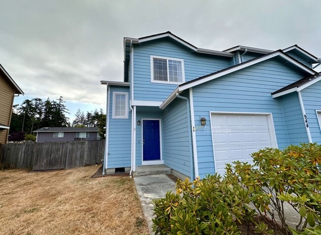 Building Photo - 944 NW Quarterdeck Loop