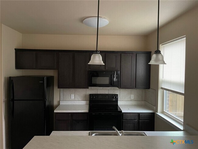 Foto del edificio - 4701 Cambridge Dr