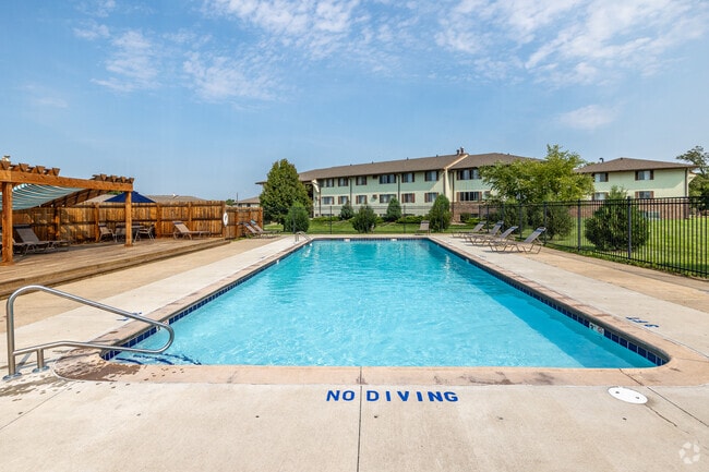 Pool - Prairie Woods Apartments
