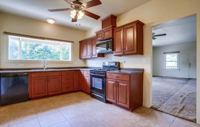 Foto del edificio - 6826 Hollenbeck St