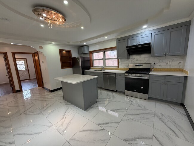 Foto del edificio - 1318 Mace Ave