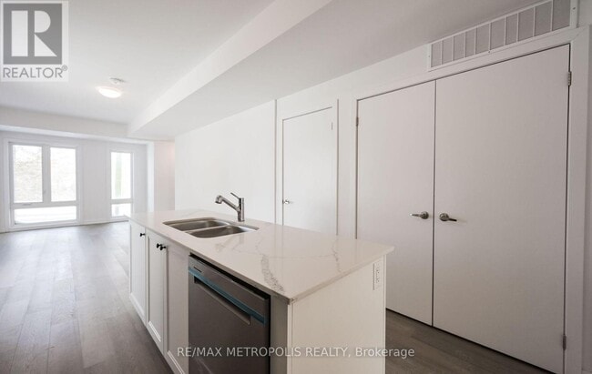 Building Photo - 51 Jefferson Side Rd