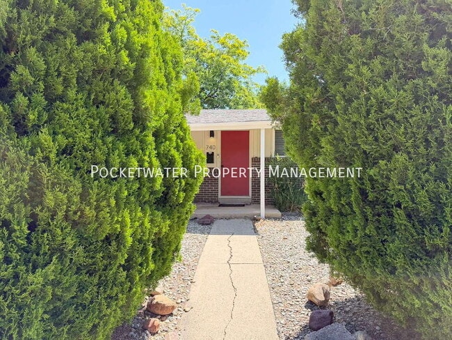 Photo - 740 37th St- House