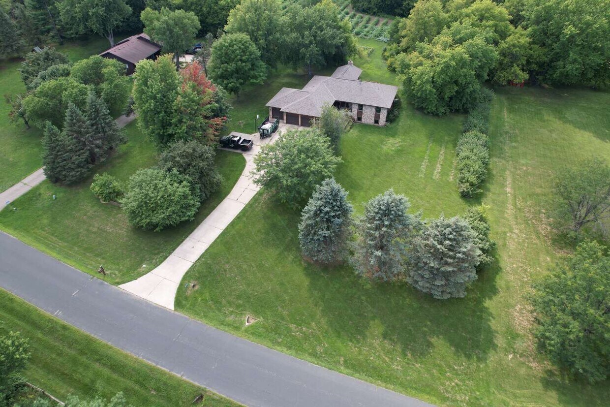 10430 1st Timberlane Dr, Northfield, MN 55057 House Rental in