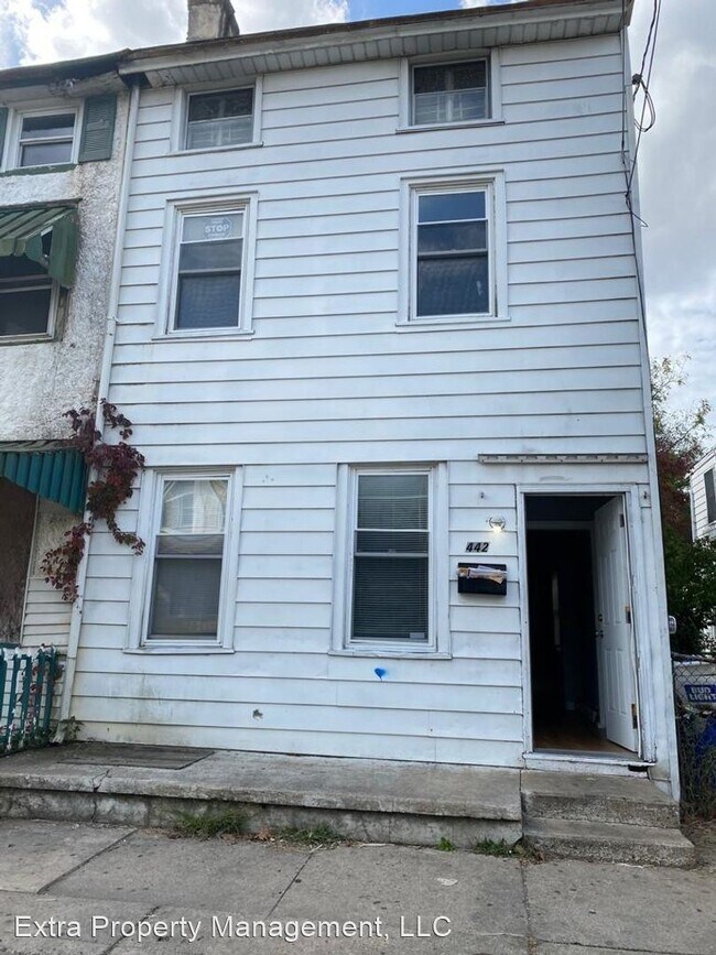 Building Photo - 4 br, 1 bath House - 442 St. Mary St.