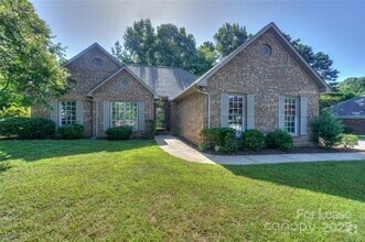 Building Photo - 840 Emerson Dr