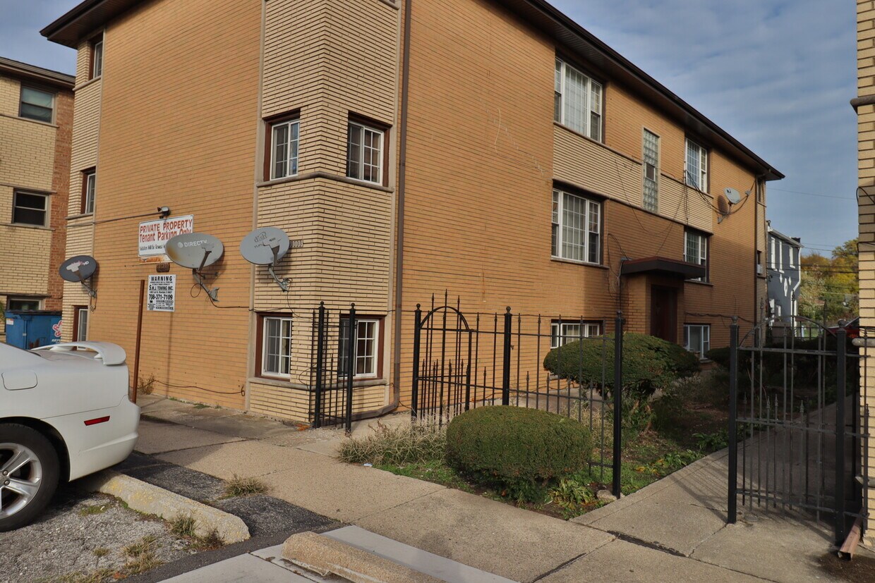 Primary Photo - 13033 Seeley Ave