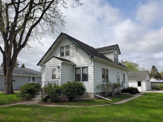 Building Photo - 1502 Cottonwood St