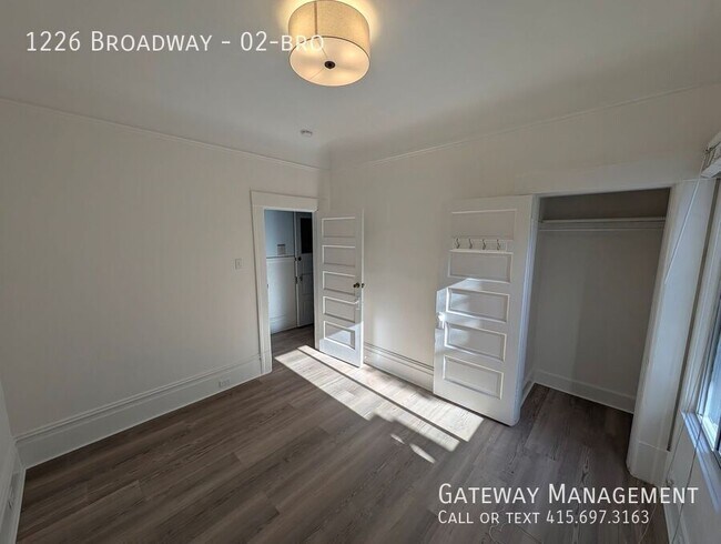 Foto del edificio - 1226 Broadway-02-bro