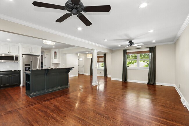 Foto del edificio - 8125 Lamar Ave