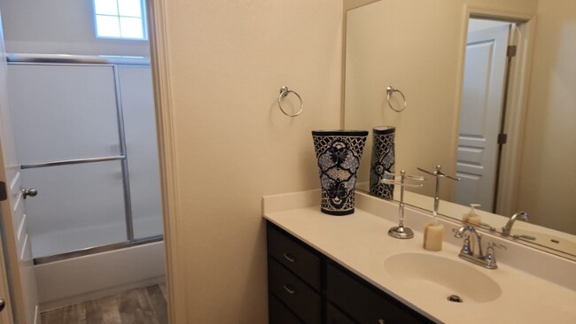 Foto del edificio - 2122 Leo St