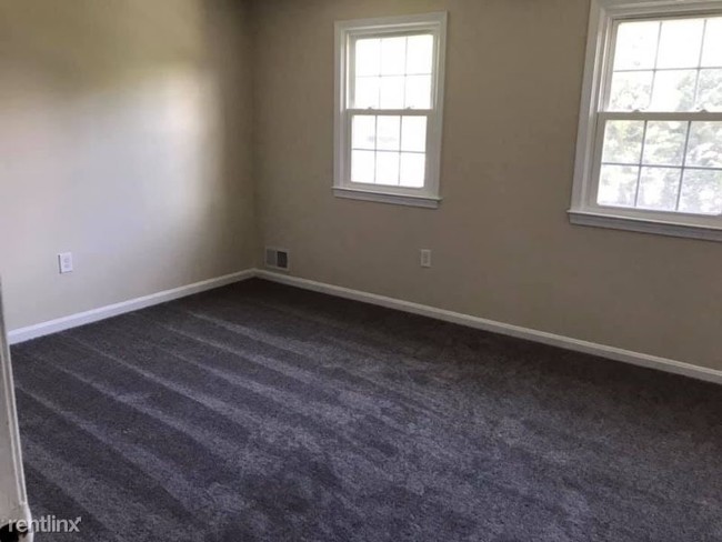Building Photo - 4 br, 2.5 bath Townhome - 1250 Palmer Rd