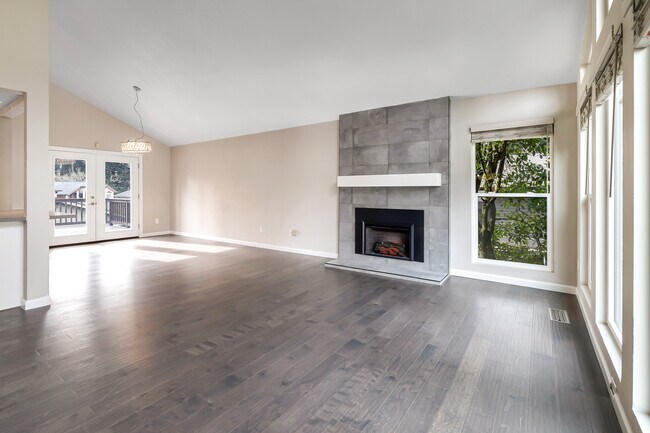 Building Photo - 10715 NE 52nd St