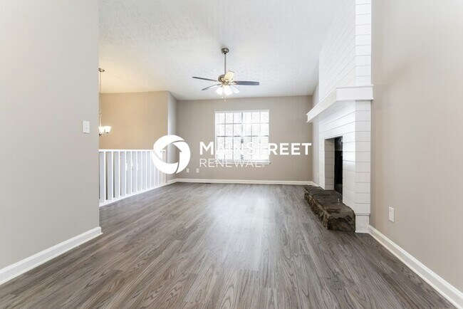 Building Photo - 3 Bedroom Pet-Friendly Home in Snellville, GA with Main Street Renewal