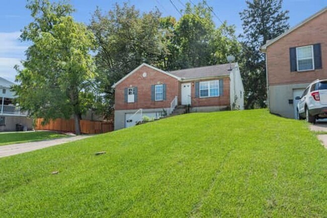 Foto del edificio - 5691 Victoryview Ln