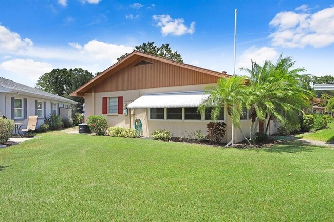 Building Photo - 2210 Greenhaven Dr