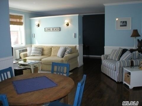 Primary Photo - 370 W Broadway