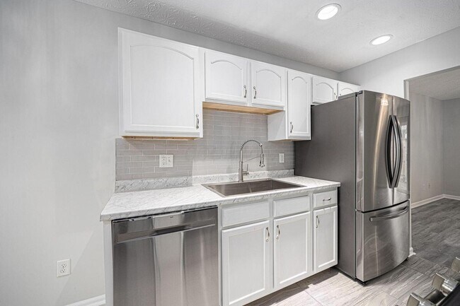 Building Photo - 97 Tarryton Ct W