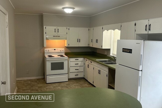 Building Photo - 1613 Mann Dr