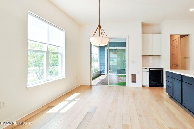 Building Photo - 274 Daydream Ave