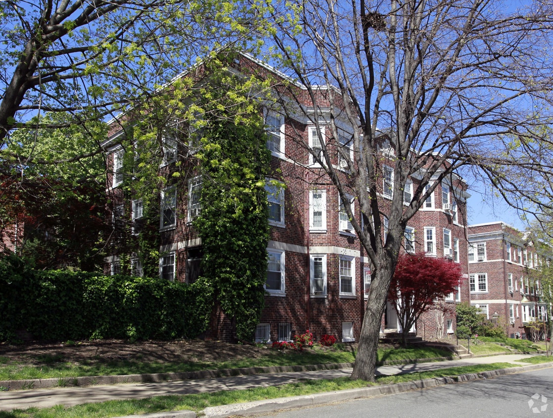 Building Photo - 2715 Cortland Pl