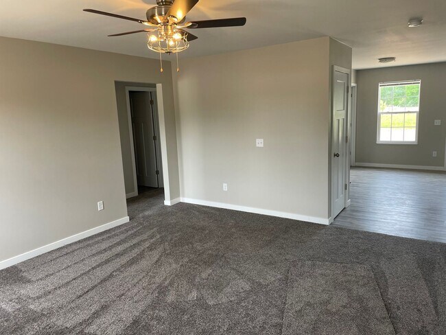 Foto del edificio - 14053 Dixon Rd