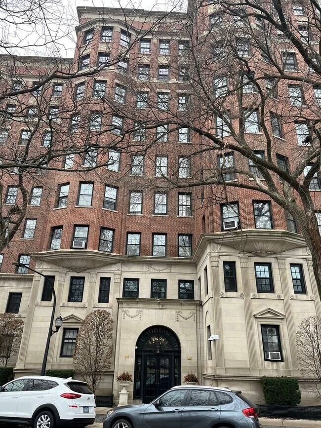 Foto del edificio - 2608 N Lakeview Ave
