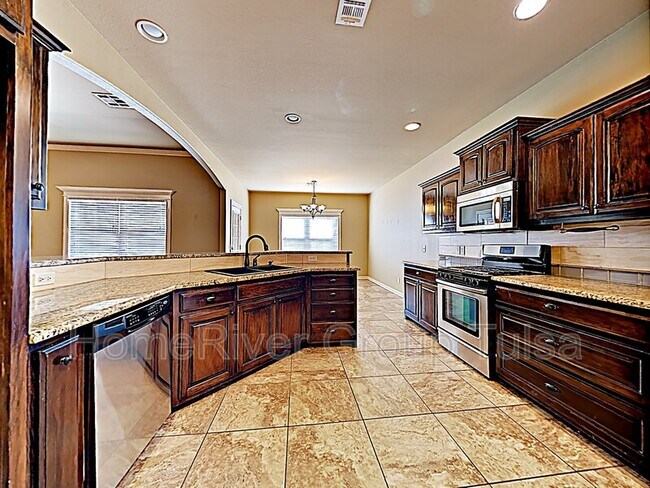 Building Photo - 9307 N 95th E Pl